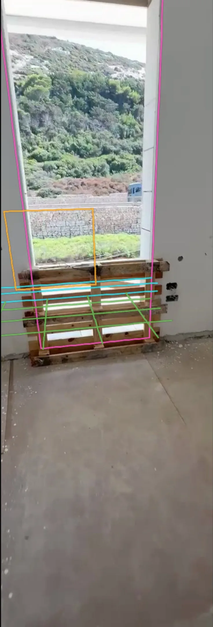 Measured edges and floor points over a frame of the site
