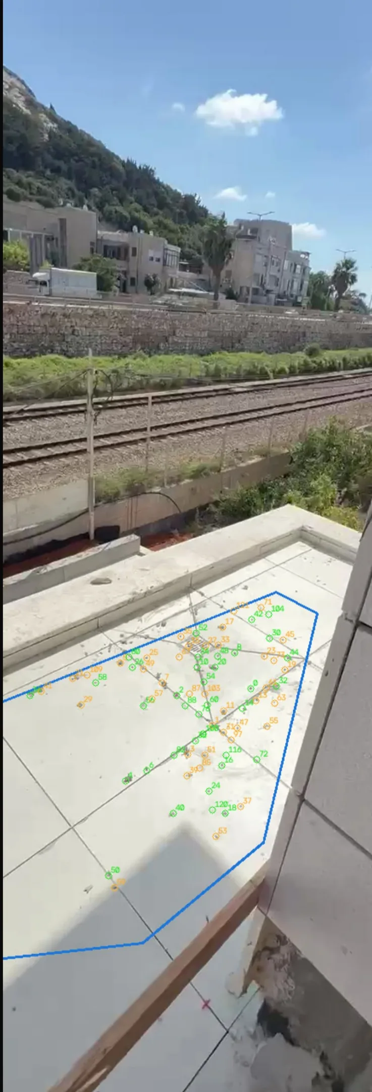 Measured edges and floor points over a frame of the site